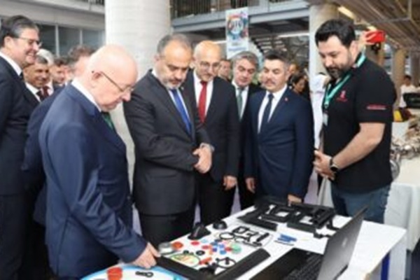 Otomotiv öğrencileri Bursa’da teknolojinin peşinde