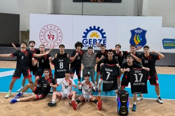 Gölcük Belediyesi Voleybolda Üst Üste 3. Kez Şampiyon