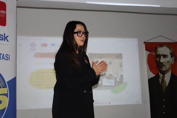 İzmit Belediyesinden öğrencilere Avrupa fırsatları tanıtımı