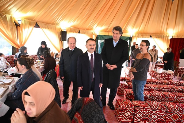Vali İlhami Aktaş Kartepe Belediyesi Otağ Çadırını Ziyaret Etti