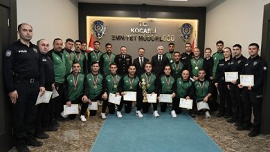 Başarı Belgelerini Vali İlhami Aktaş'ın Elinden Aldılar