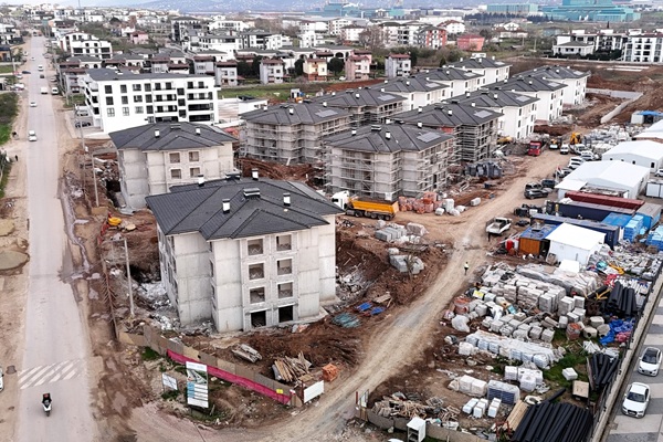 Kartepe Kent Konut Evleri'nde kaba inşaat tamamlandı