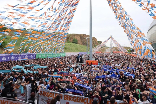 Ak Parti Gençlik Şöleni’ne Sofuoğlu Damgası