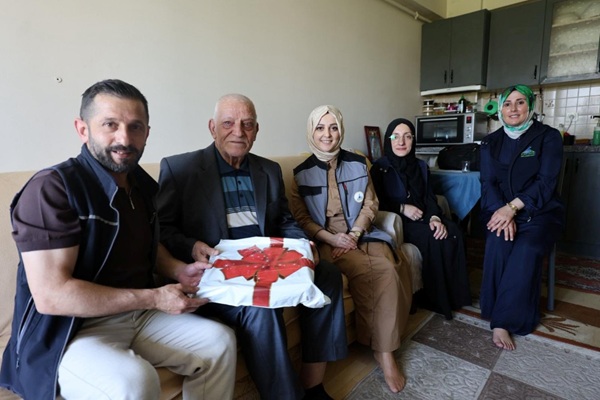 Kartepe’de Gönüllere Dokunan Bayram Ziyareti