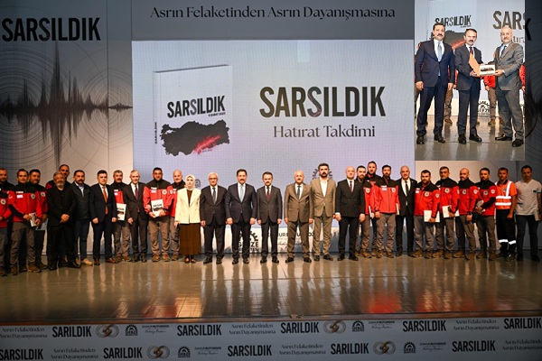 Vali Aktaş 'Sarsıldık Sarıldık' Programına Katıldı