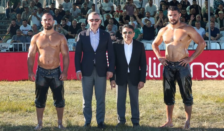 18.Sekapark Altınkemer Yağlı Güreşlerinde Başpehlivan Feyzullah Aktürk oldu 