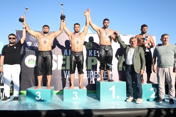 18.Sekapark Altınkemer Yağlı Güreşlerinde Başpehlivan Feyzullah Aktürk oldu