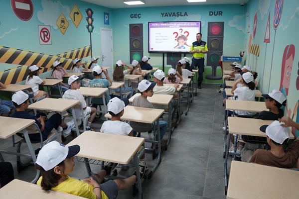 7 bin 530 öğrenci Büyükşehir’le kuralları öğrendi