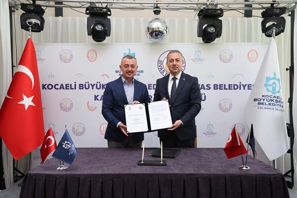 Büyükakın imzaladı, Kocaeli ile Sivas 'Kardeş Şehir' oldu