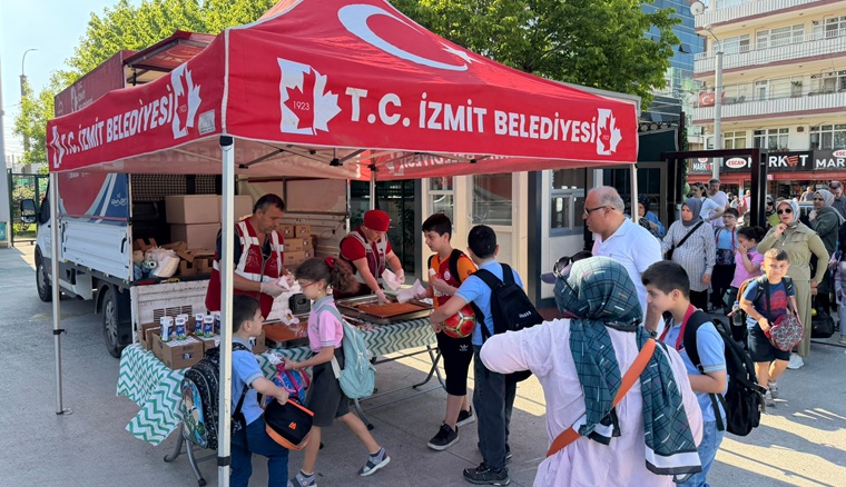 İzmit Belediyesinin Öğrencilere Beslenme Desteği Sürüyor