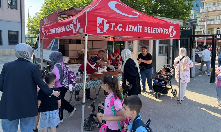 İzmit Belediyesinin Öğrencilere Beslenme Desteği Sürüyor