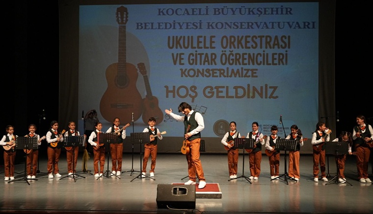 Konservatuvar Öğrencileri hem çaldı hem oynadı