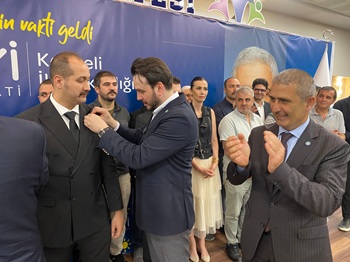 Türkiye Cumhuriyeti Sevdalılarının Ortak Adresi İYİ Parti