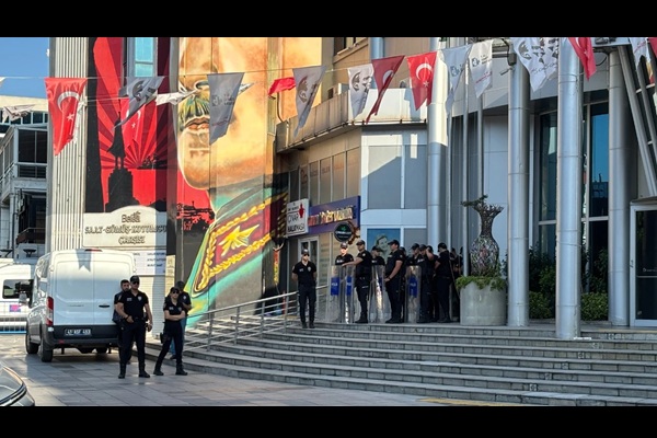 Başkan Hürriyet ve eşi gözaltında