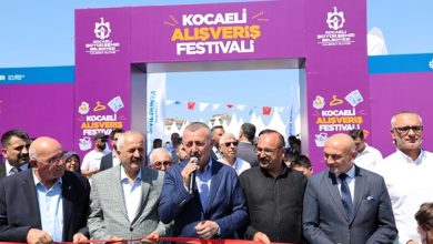 Büyükakın 4.Gebze Alışveriş Festivali kurdelesini kesti