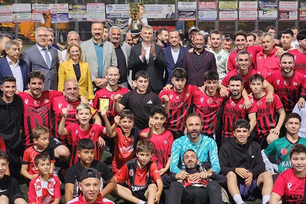 Gölcük'te Köyler Arası Futbol Turnuvası'nda Hasaneynspor Şampiyon Oldu