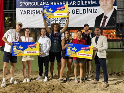 Gölcük’te Plaj Voleybolu Turnuvası Çekişmeli Müsabakalar ile Tamamlandı