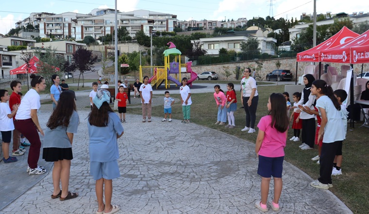 İzmit’in mahallelerinde geleneksel oyun coşkusu devam ediyor