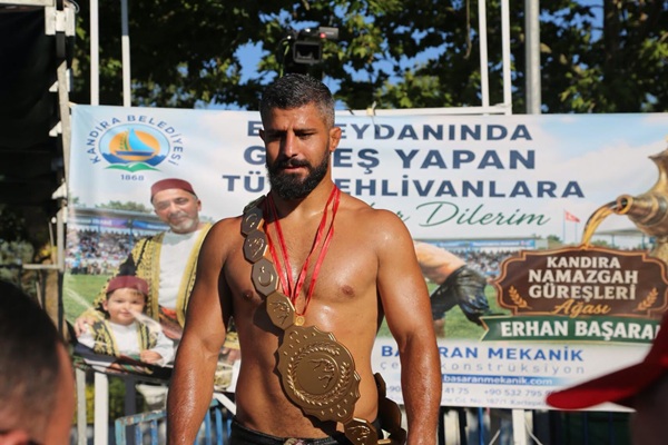 Tarihi Namazgâh Yağlı Güreşleri'nde Altın Kemer Seçkin Duman'ın