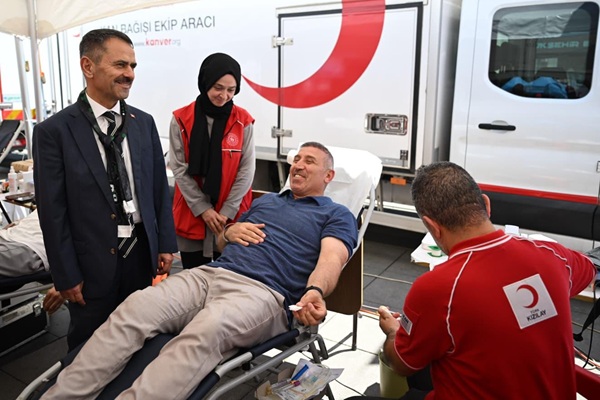 Vali İlhami Aktaş Kan Bağışı Alanını Ziyaret Etti