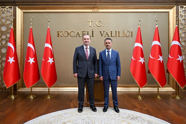Ak Parti Kocaeli İl Başkanı Şahin Talus Vali İlhami Aktaş'ı Ziyaret Etti