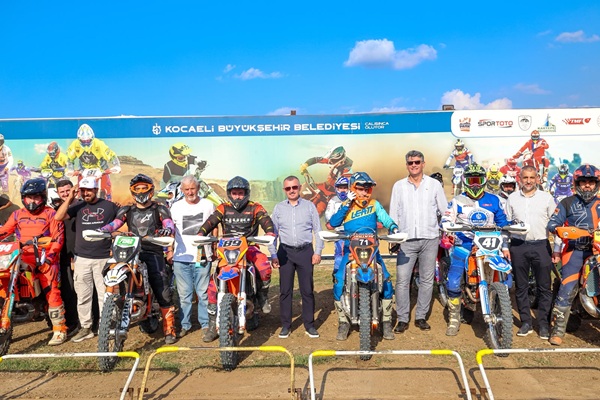 Başkan Büyükakın, Süper Enduro’da Start Verdi