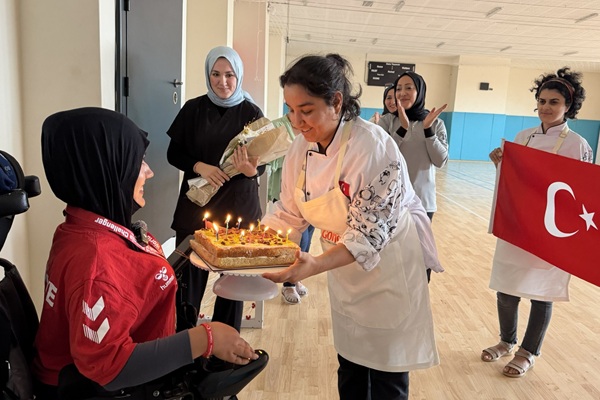 Dünya şampiyonu Havva Alyurt’a kutlama