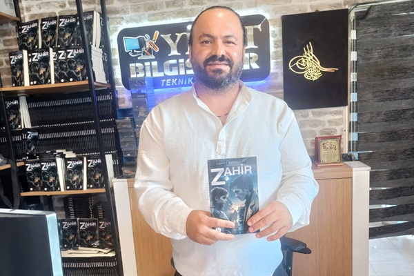Gölcüklü Yazar Ahmet Koçyiğit’in Romanı “Zahir” Kitapçılarda