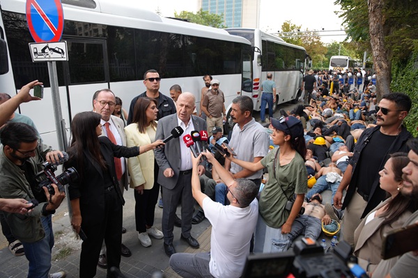 Özdağ, “Bu Mücadele Türkiye’nin Uzun Yıllardan Beri Görmediği Bir İşçi Mücadelesi”