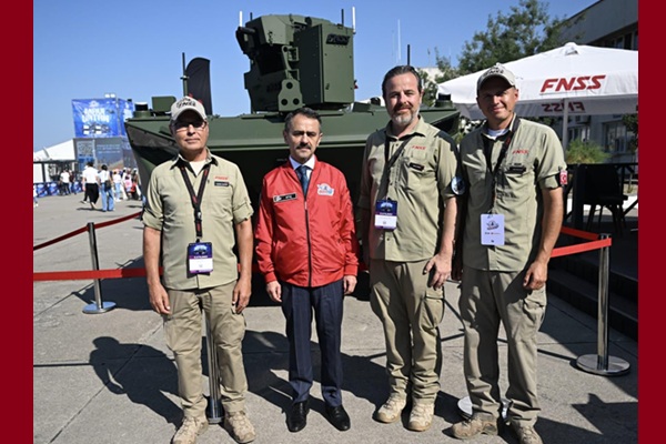 Vali Aktaş “TEKNOFEST Mavi Vatan” Standını Ziyaret Etti