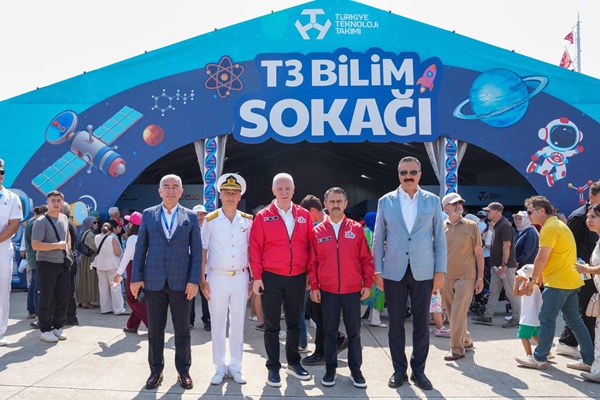 Vali Aktaş ve Vali Gül TEKNOFEST Mavi Vatan Alanını Ziyaret Ettiler