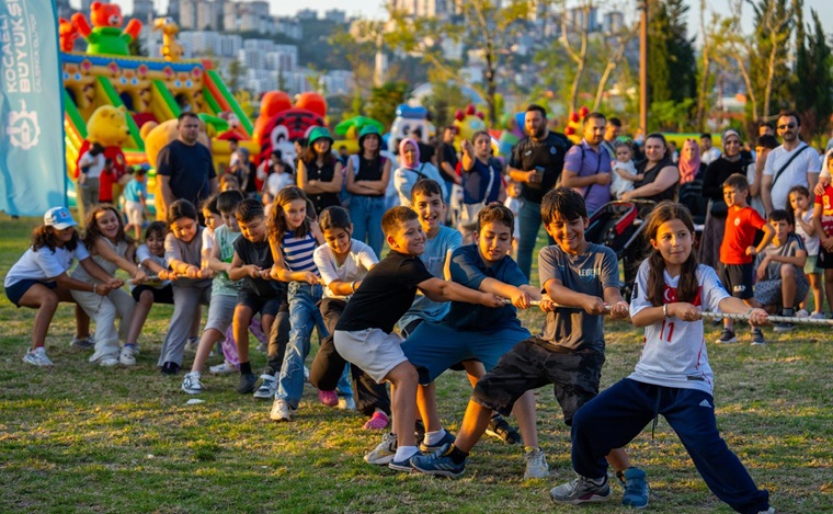 Yaz akşamları “Çık Dışarıya Oynayalım” ile renklendi