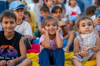 Yaz akşamları “Çık Dışarıya Oynayalım” ile renklendi