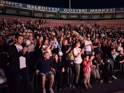 Derince Açık Hava Tiyatrosu’nda Sanat Coşkusu