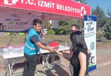 İzmit Belediyesi KPSS’ye giren adayları yine yalnız bırakmadı