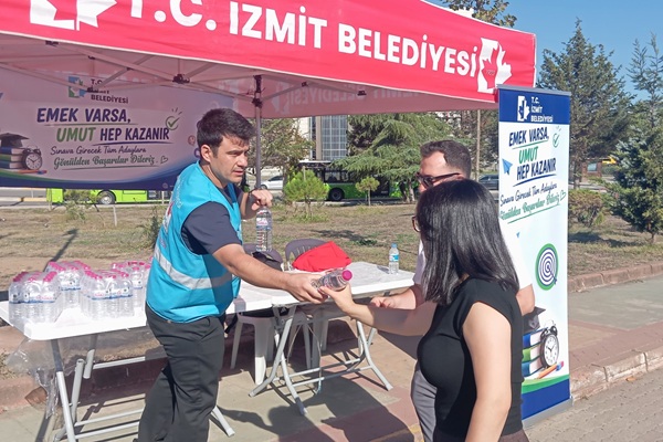 İzmit Belediyesi KPSS’ye giren adayları yine yalnız bırakmadı