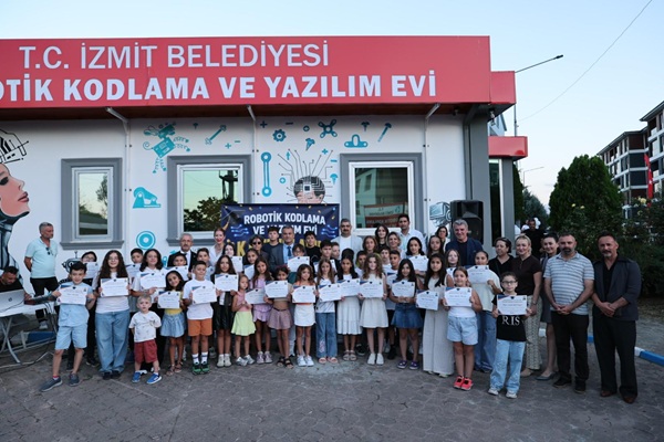 Robotik Kodlama ve Yazılım Evi ilk mezunlarını verdi