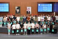 YKS ve LGS’de Dereceye Giren Öğrenciler Ödüllerini Vali Aktaş'tan Aldılar