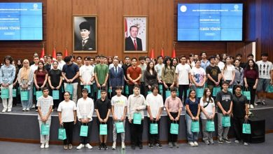 YKS ve LGS’de Dereceye Giren Öğrenciler Ödüllerini Vali Aktaş'tan Aldılar