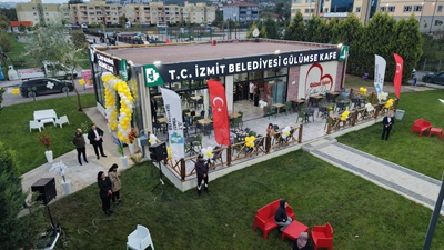 Alikahya’ya yeni sosyal yaşam alanı Gülümse Kafe açıldı
