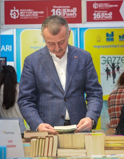 Büyükakın, 7’den 70’e tüm kitapseverlere teşekkür