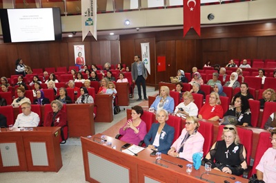 İzmit Belediyesinden meme kanseri farkındalık semineri