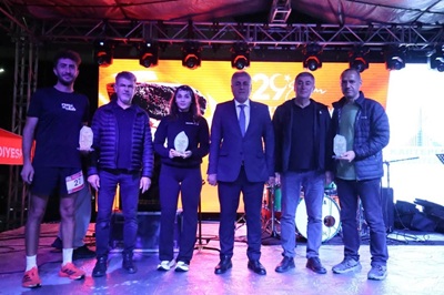 Kartepe’de Cumhuriyet Coşkusu Gece Koşusuyla Zirveye Taşındı