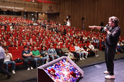 Özkara: Yapay zekâ inanılmaz bir kapı açıyor