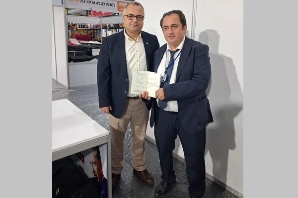 Prof. Dr. Tahir Serkan Irmak’tan HK Yayınları Standına Anlamlı Ziyaret