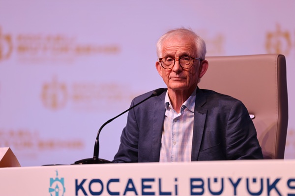 Roger Crowley: “Anlatılan her şey DNA’nıza işler”